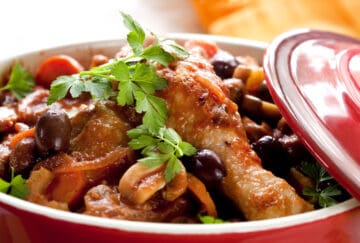 chicken, pot, cooking, cacciatore, dish, crock, food, roasted, vegetables, meat