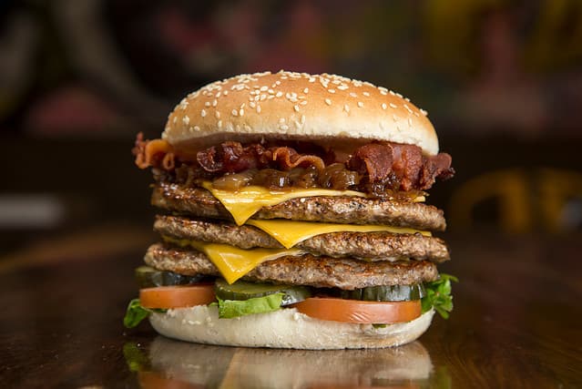 triple burger bacon, tomatto, letucce